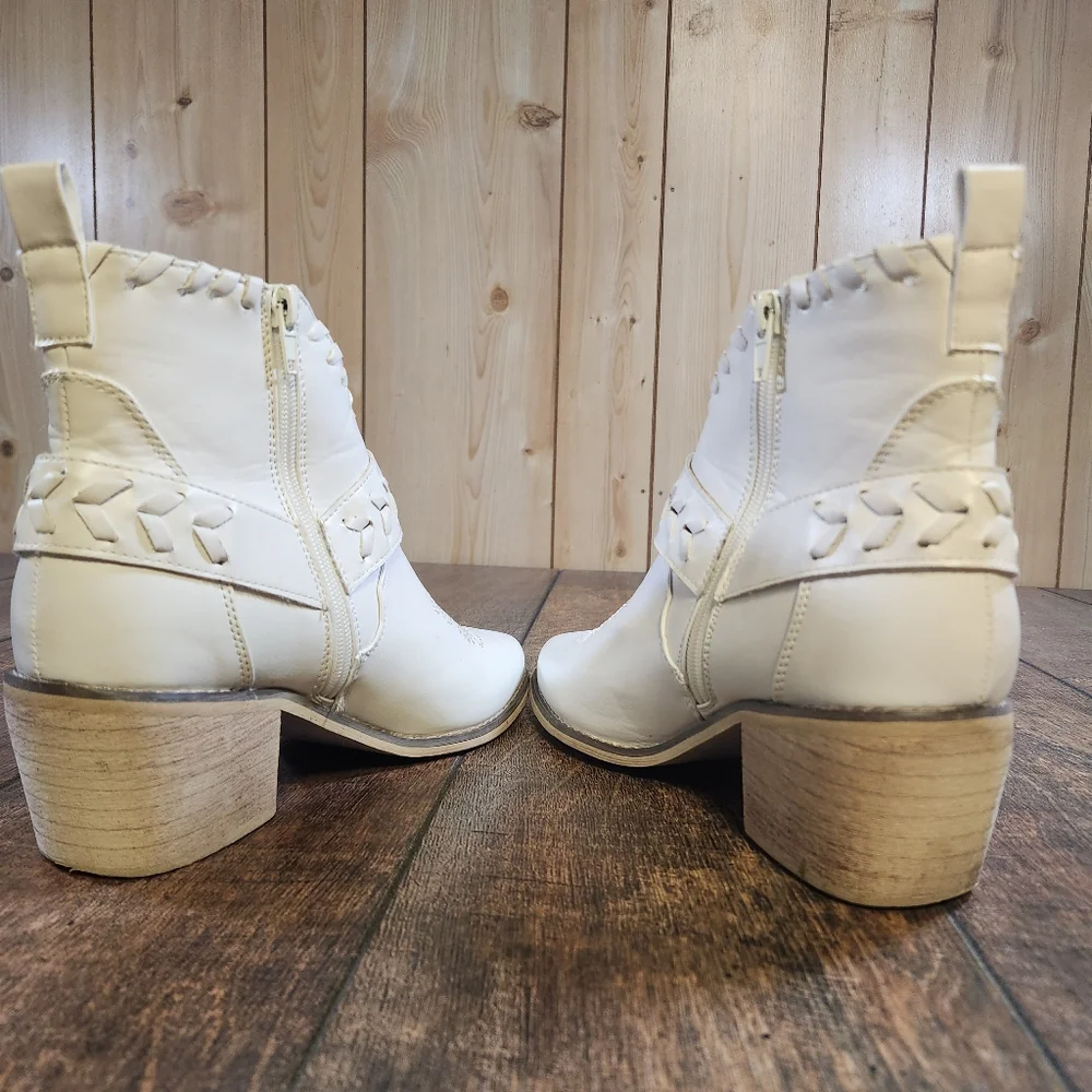 Altar’d State Size 7.5 White Vegan Leather Rodeo Cowboy Western Ankle Boots